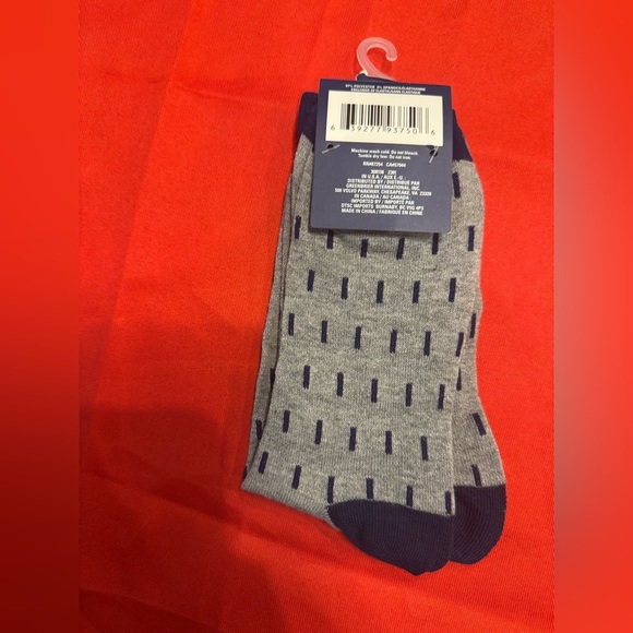 Father’s Day Gift Set Apron, Tie, and Socks Tie Is 100% Sillk - Picture 7 of 7